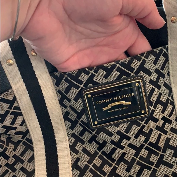 Tommy Hilfiger Bag - Picture 7 of 8